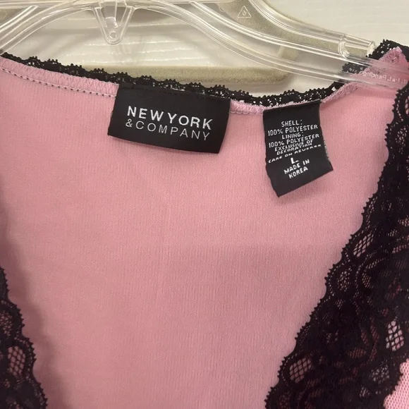 New York & Company Y2K Pink Lace Vintage Deep V Top babydoll - Picture 4 of 7